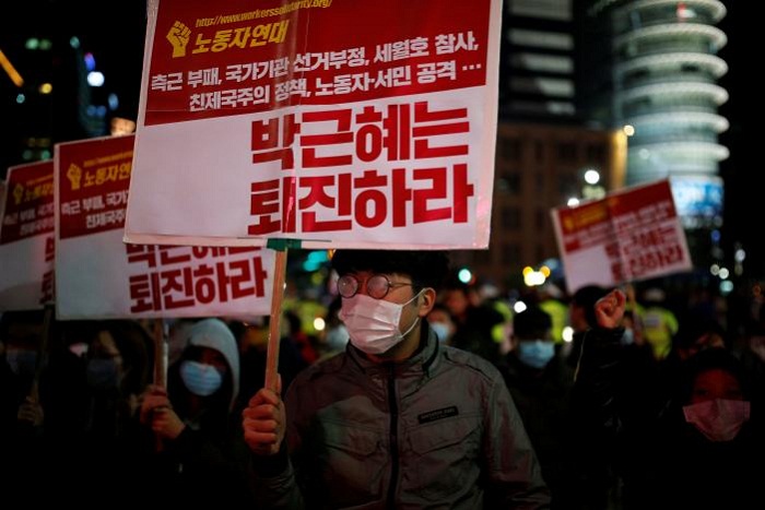 Thousands rally in S. Korea over speech scandal, demanding leader resign 